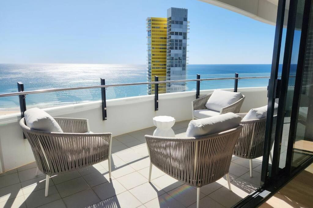 Modern Luxury With Breathtaking Ocean Views Apartment Gold Coast