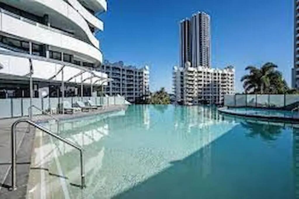 Modern Luxury With Breathtaking Ocean Views Apartment Gold Coast
