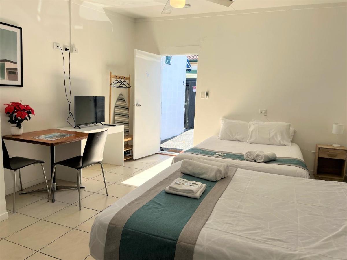 Motel Aqua Blue Gold Coast
