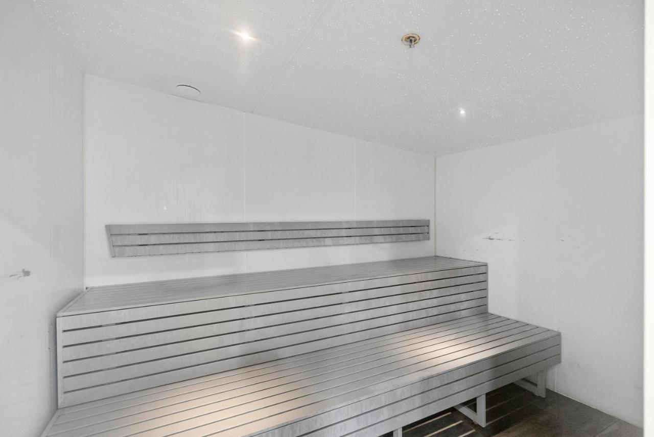 Ocean Side Amazing Sauna Pool Gym Apartment *