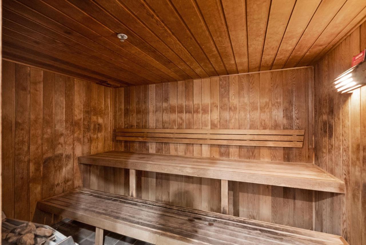 Ocean Side Amazing Sauna Pool Gym Apartment *