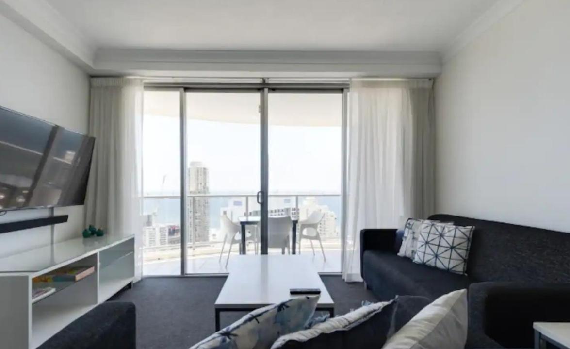 Towers Of Chevron - Private - Hosted By Coastal Letting Co.