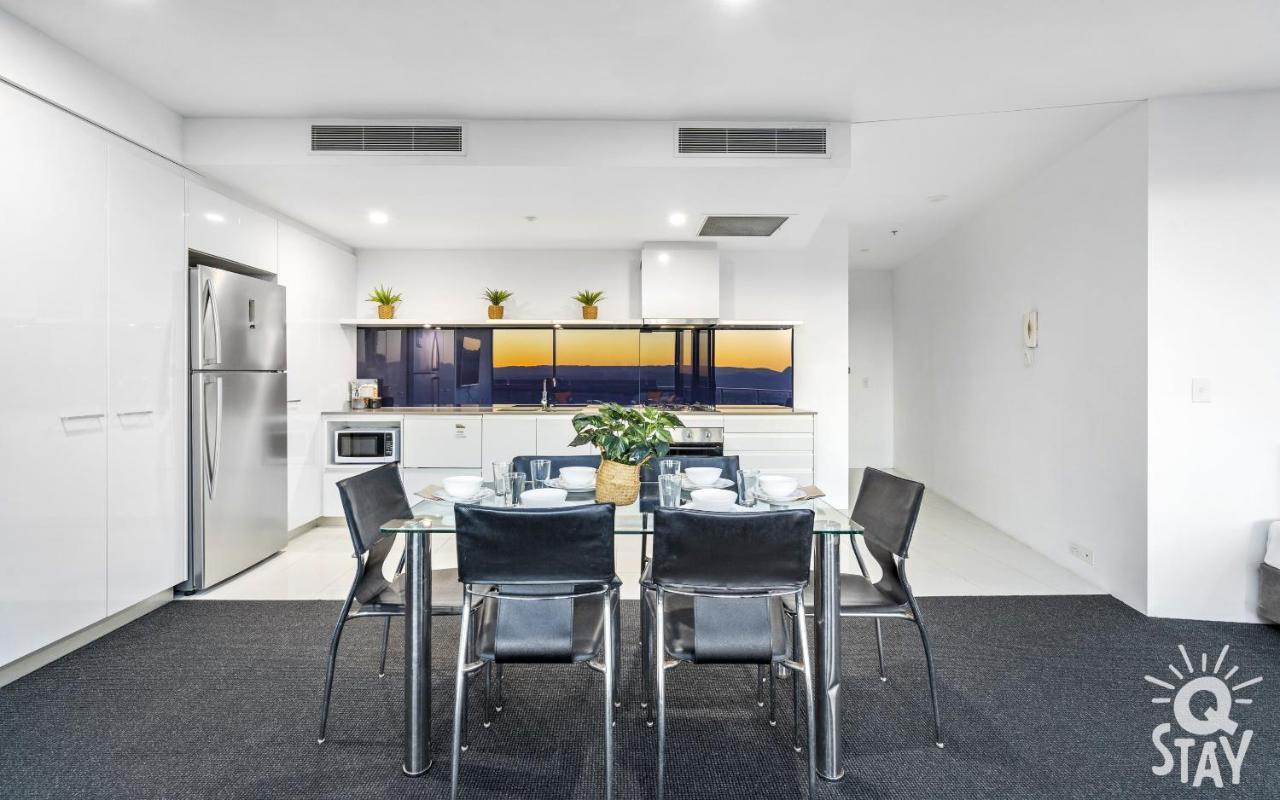 Circle On Cavill Surfers Paradise Mid Week Madness Deal - Q *