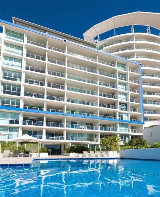 Beachfront Bliss, 3br Kirra Oasis- Pool And Sauna Gold Coast