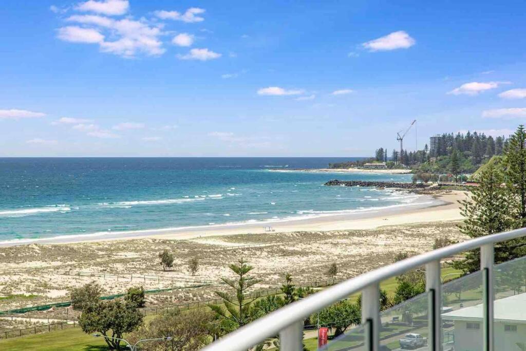 Beachfront Bliss, 3br Kirra Oasis- Pool And Sauna Apartamento *