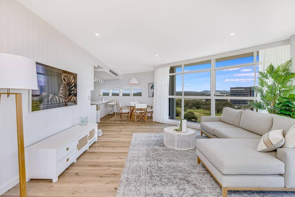 Beachfront Bliss, 3br Kirra Oasis- Pool And Sauna Gold Coast