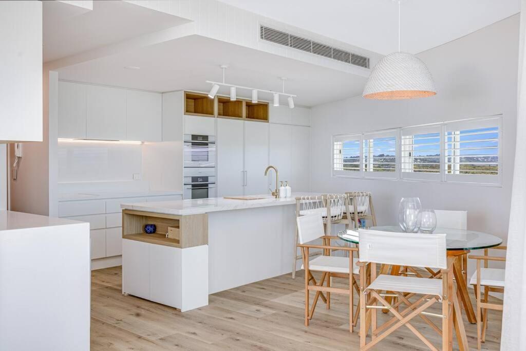 Beachfront Bliss, 3br Kirra Oasis- Pool And Sauna Apartamento Gold Coast