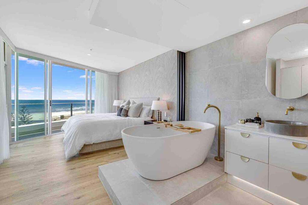 Apartamento Beachfront Bliss, 3br Kirra Oasis- Pool And Sauna *