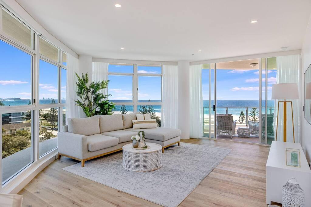 Beachfront Bliss, 3br Kirra Oasis- Pool And Sauna