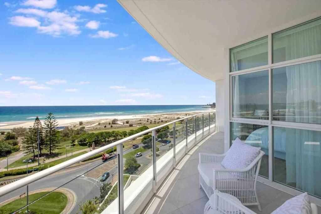Apartamento Beachfront Bliss, 3br Kirra Oasis- Pool And Sauna Gold Coast