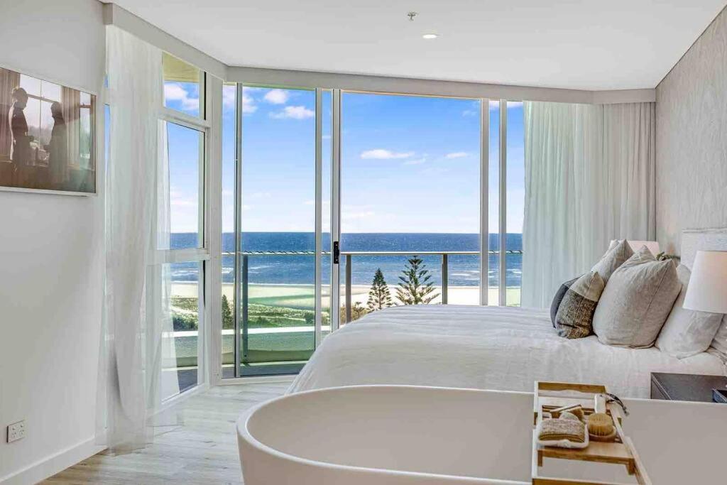 Apartamento Beachfront Bliss, 3br Kirra Oasis- Pool And Sauna Gold Coast
