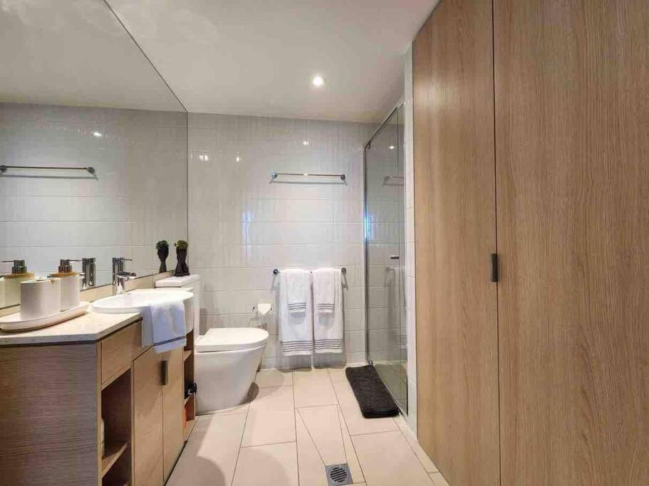 Broadbeach Business Or Leisure *