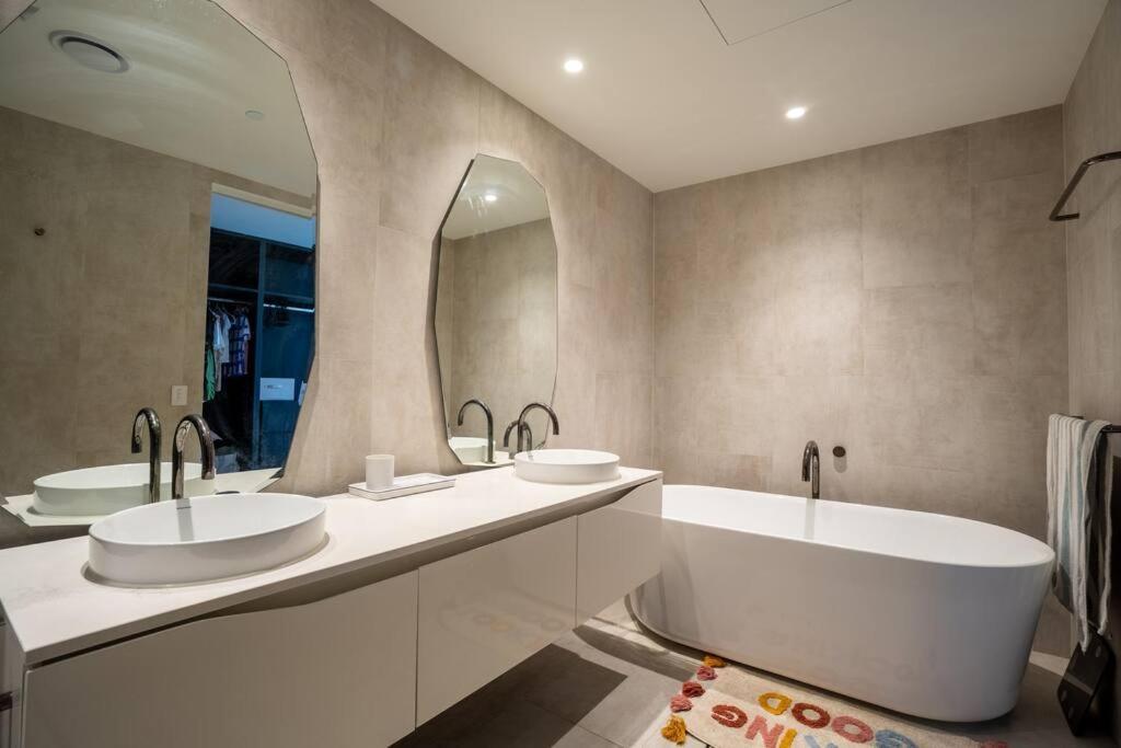 Serene Paradise Palms Luxury 3 Bed @mermaid Water * Gold Coast