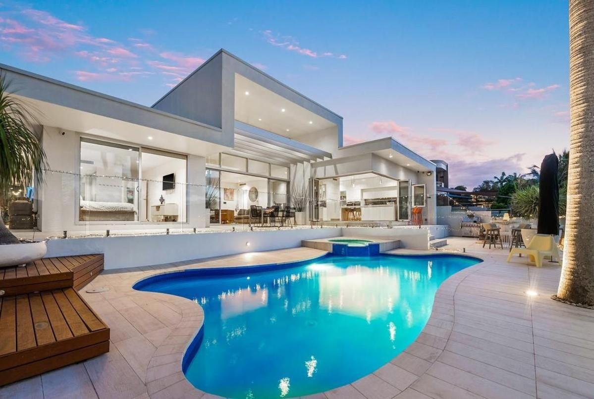 Holiday home Capri Executive Waterfront - 5 Bedrooms - Heated Pool And *