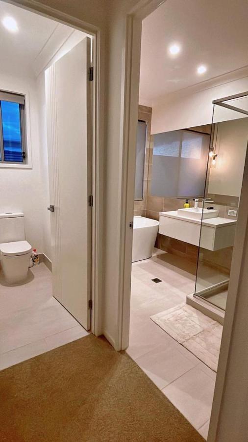 Homestay Grand Residences Near Helensvale Train *