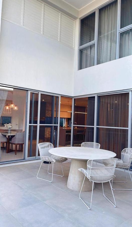 Grand Residences Near Helensvale Train Gold Coast