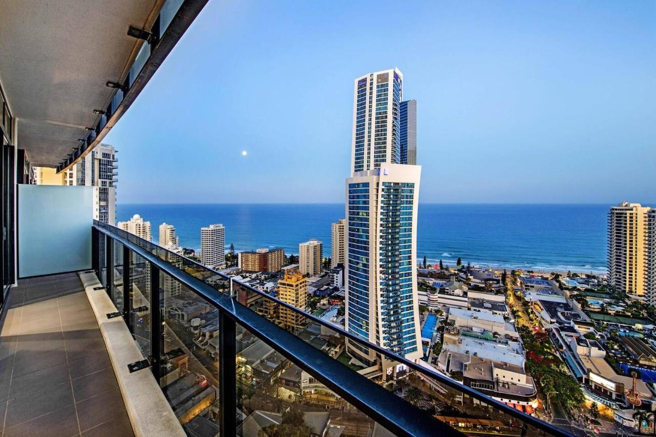 Circle On Cavill - One Bedroom - Self Contained & Privately Managed