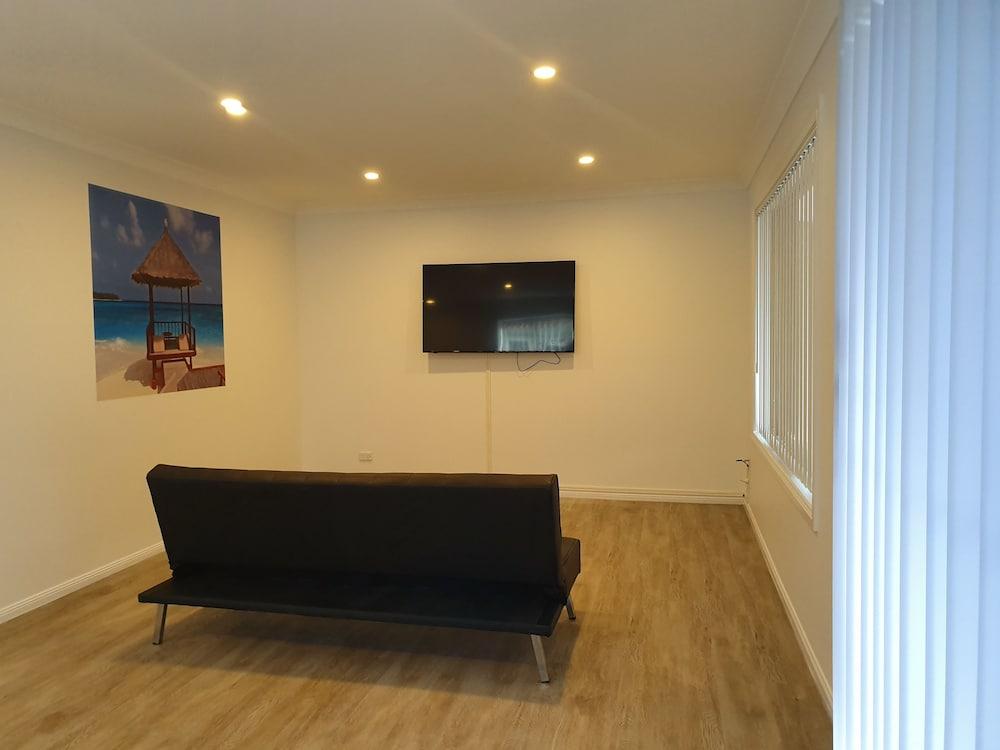 Montego Mermaid Motel Gold Coast