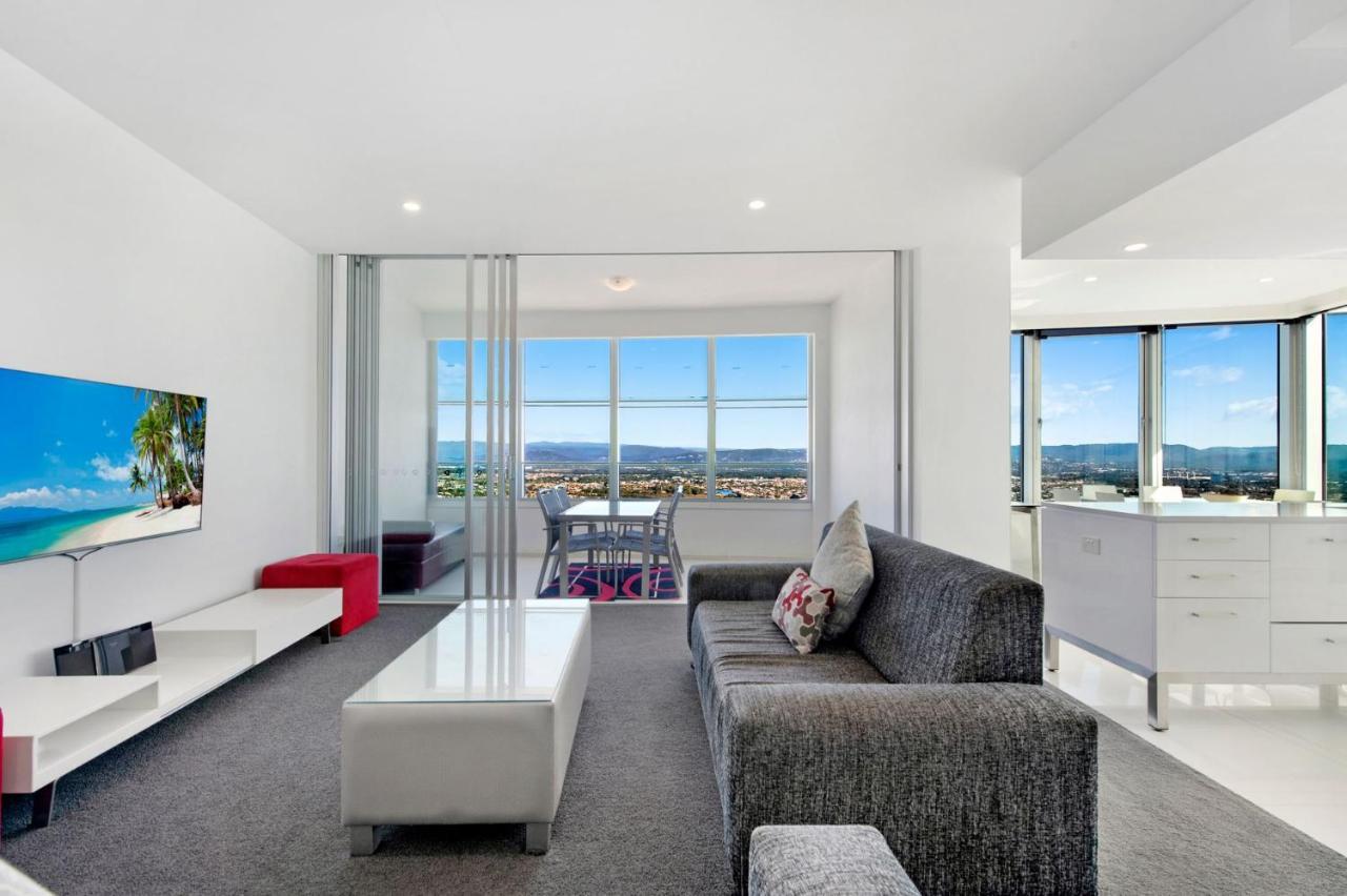 Stunning 2 Bedroom Ocean Views - Coasthm Gold Coast