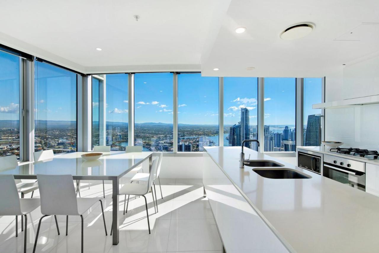 Stunning 2 Bedroom Ocean Views - Coasthm Apartment Gold Coast