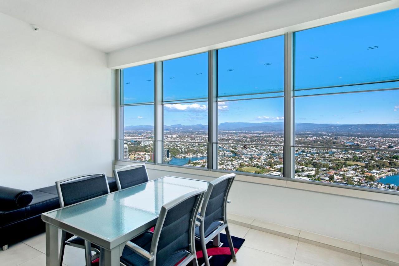 Stunning 2 Bedroom Ocean Views - Coasthm Apartment Gold Coast
