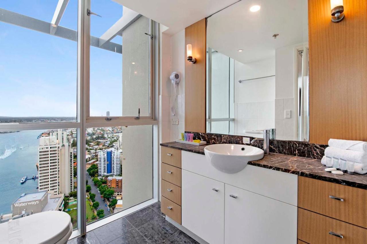 Apartment High Floor - Chevron Renaissance - Self Contained & Privately Managed - Wow