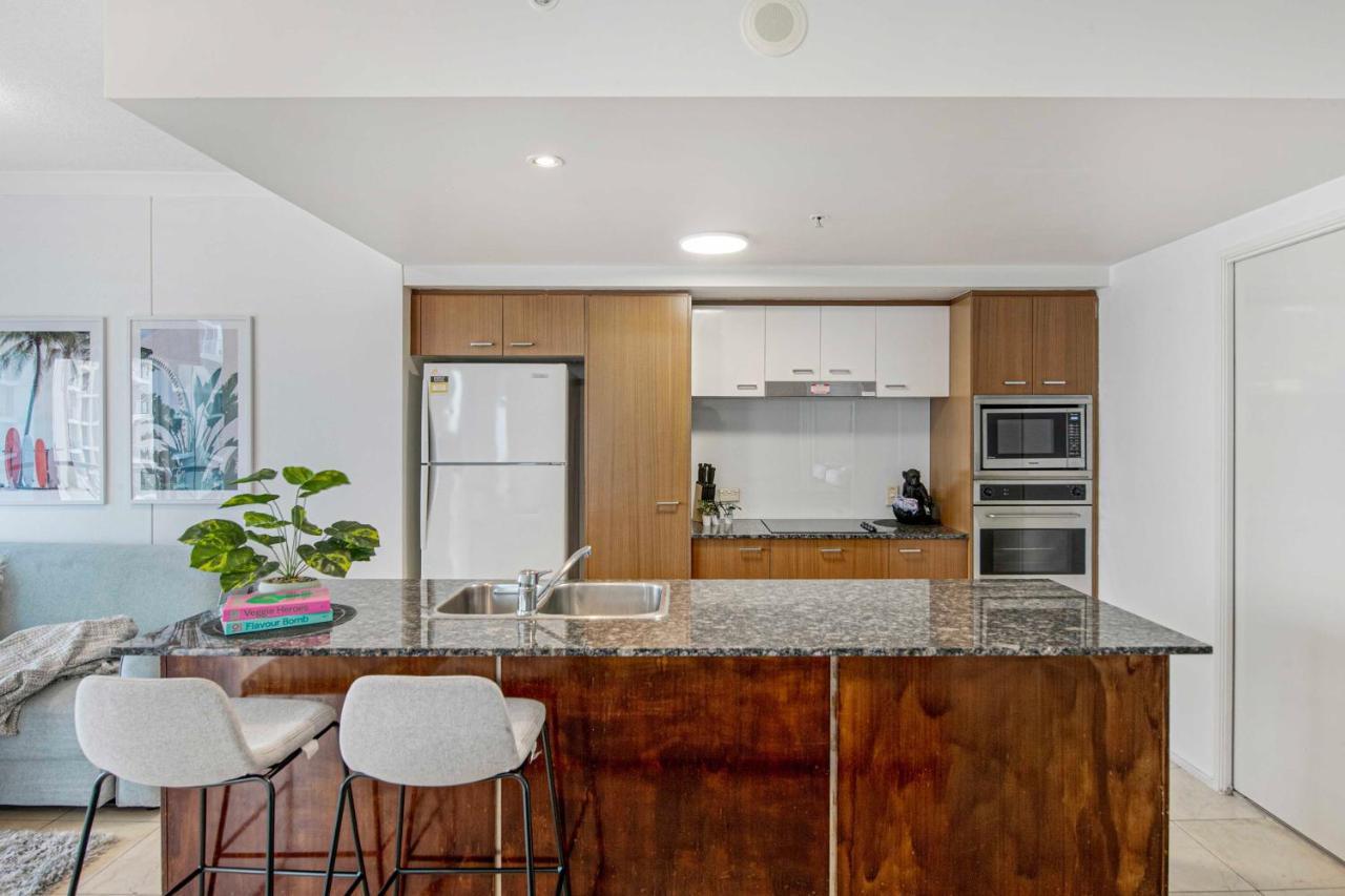 High Floor - Chevron Renaissance - Self Contained & Privately Managed - Wow Apartment *