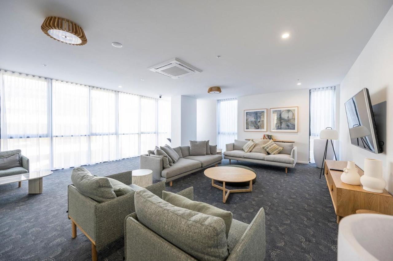 Opulent Ocean Opus -25th Floor