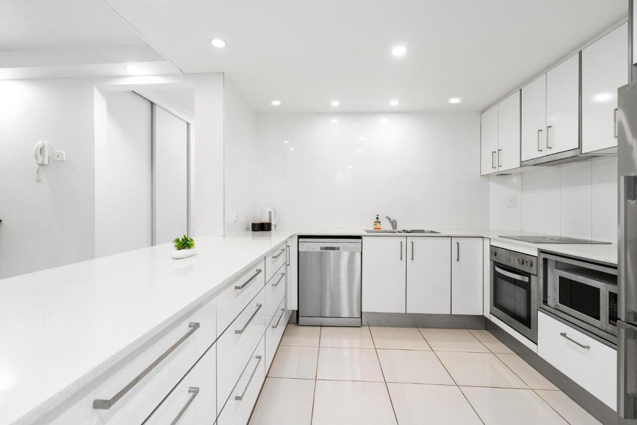 Surfers Paradise Fun Beachside Retreat Apartment *