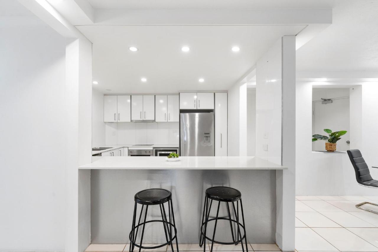 Apartment Surfers Paradise Fun Beachside Retreat Gold Coast