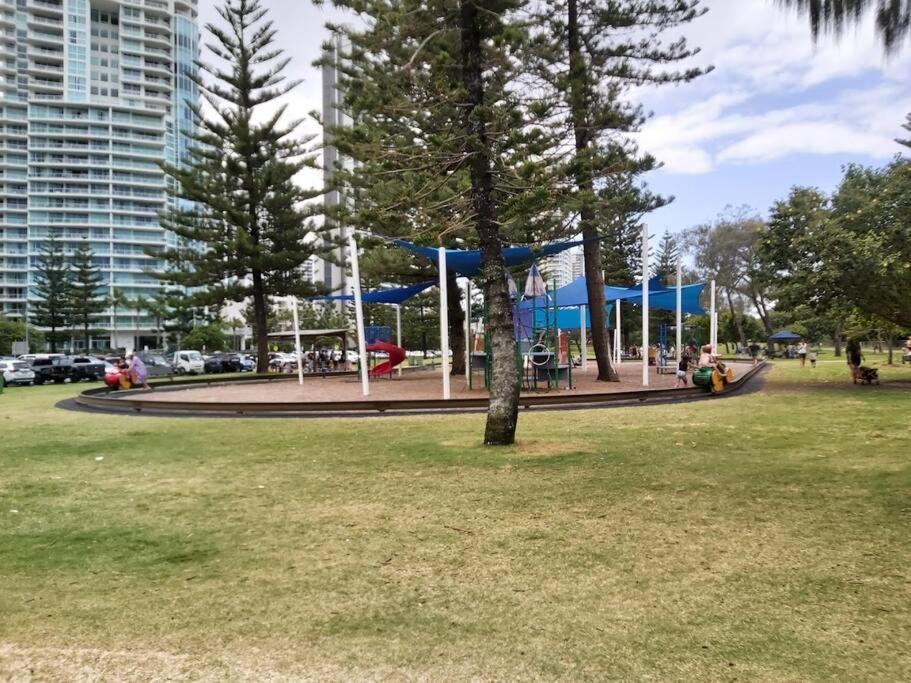 Relaxing One Bedroom In The Heart Of Broadbeach - Cafe Onsite - Free Parking-pool-tennis-sauna *
