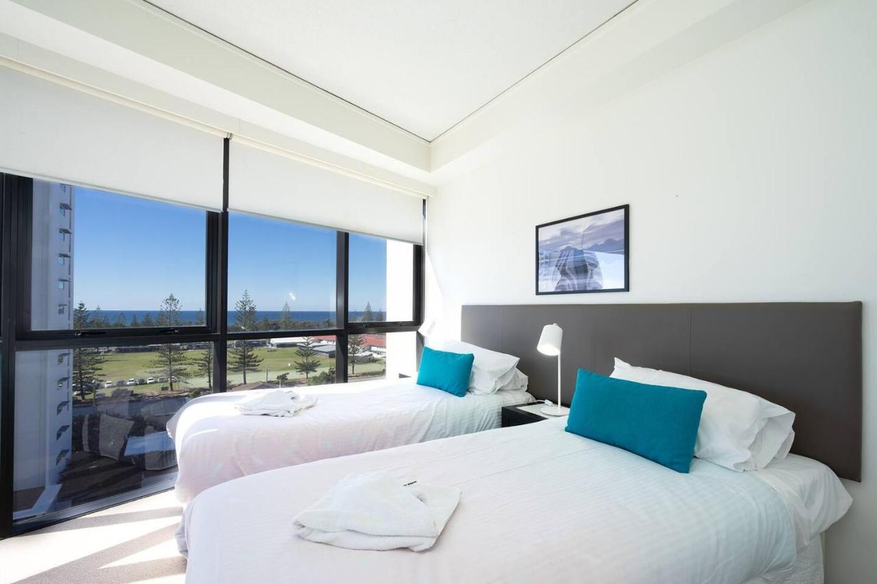 Luxe High-rise With Al Fresco Dining & Ocean Views *