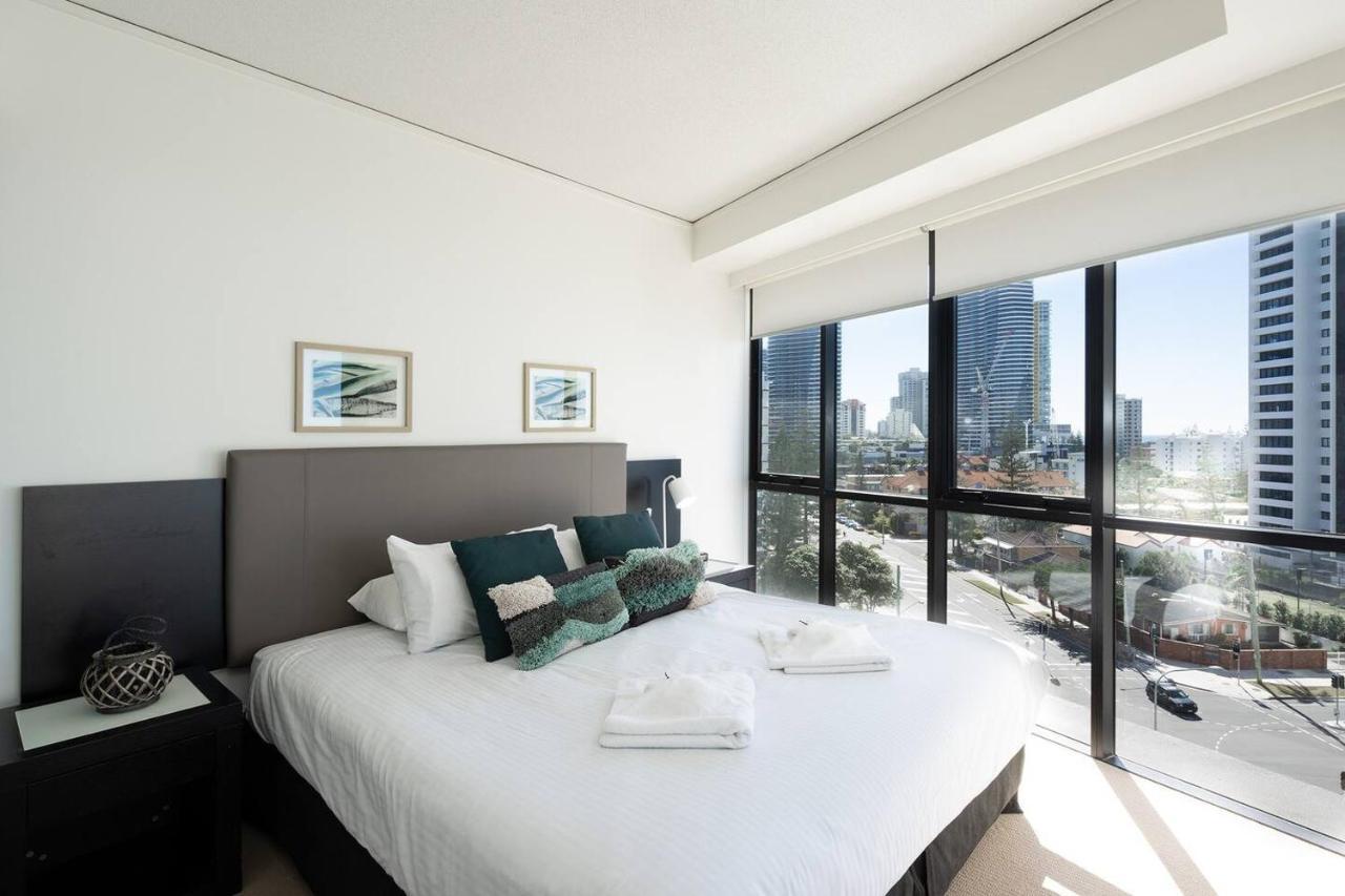 Luxe High-rise With Al Fresco Dining & Ocean Views Apartment *