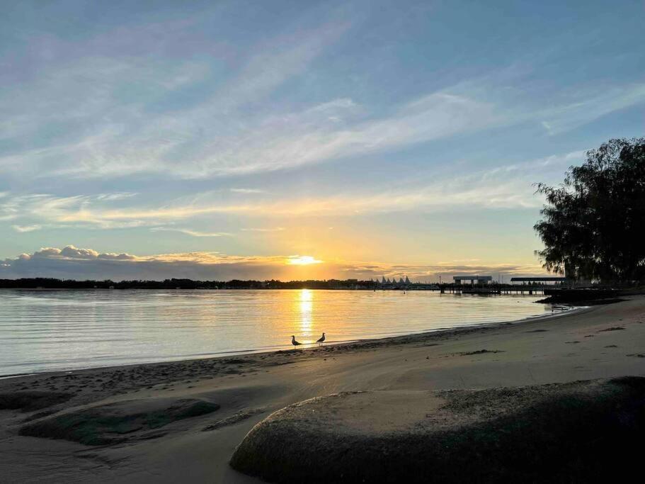 Broadwater Parklands Paradise-one & Two Bedroom * Gold Coast