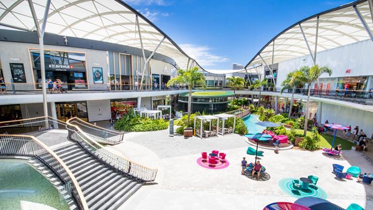 Relaxing One Bedroom In The Heart Of Broadbeach - Cafe Onsite - Free Parking-pool-tennis-sauna