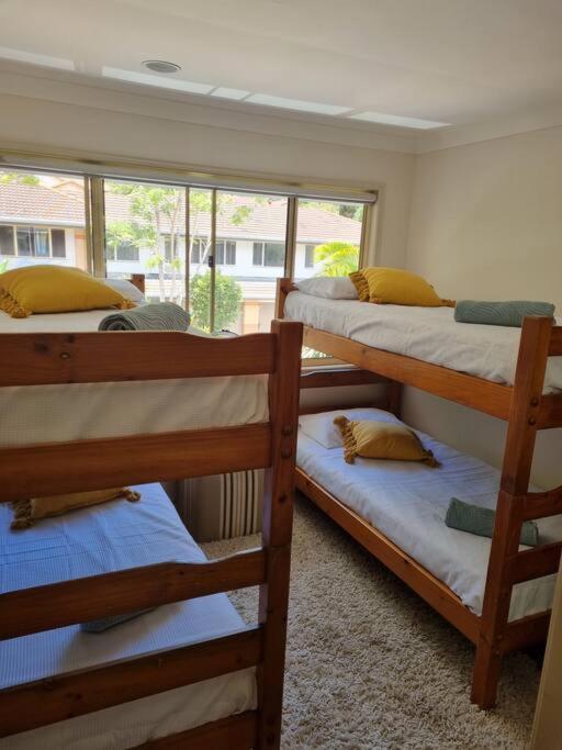 Cheerful 3-bedroom In The Heart Of Burleigh Heads Apartment *