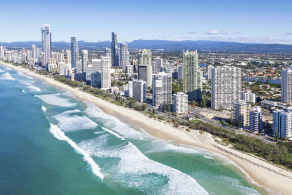 Beachfront Bliss 2 Bd Broadbeach Apartment