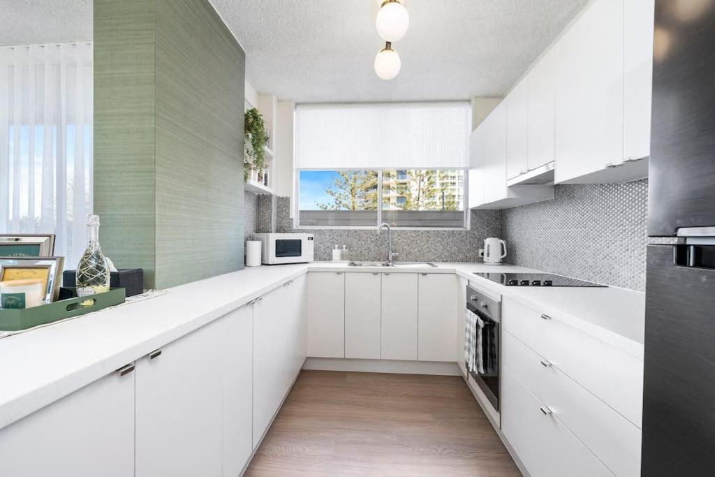 Beachfront Bliss 2 Bd Broadbeach Apartment *
