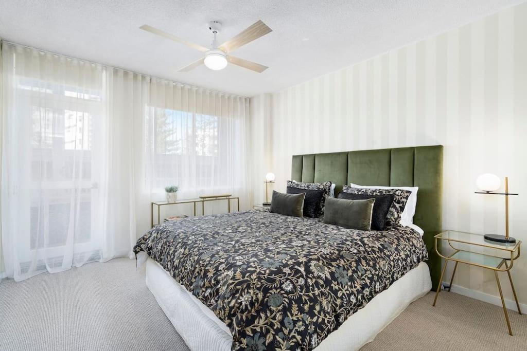 Beachfront Bliss 2 Bd Broadbeach Apartment Gold Coast