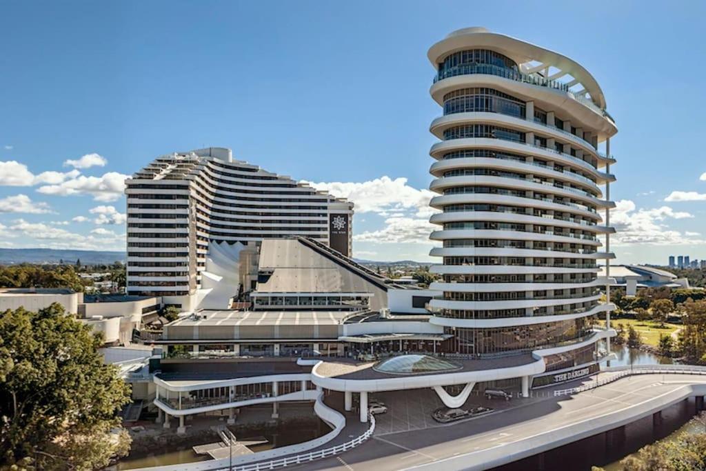 Beachfront Bliss 2 Bd Broadbeach Apartment