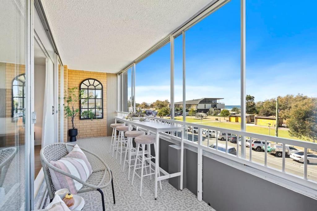 Beachfront Bliss 2 Bd Broadbeach Apartment *