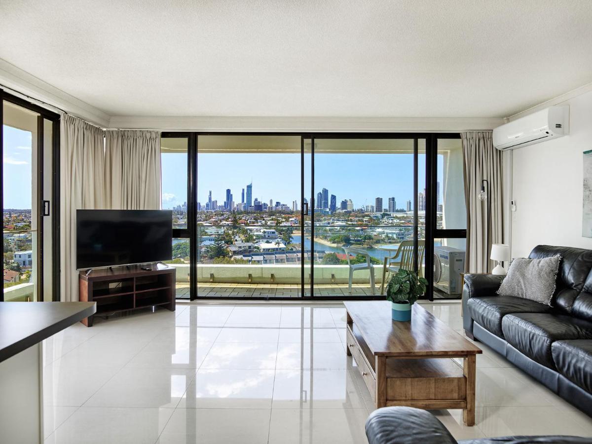 Supa Sized 3 Bedroom 2 Bath Apartment Gold Coast