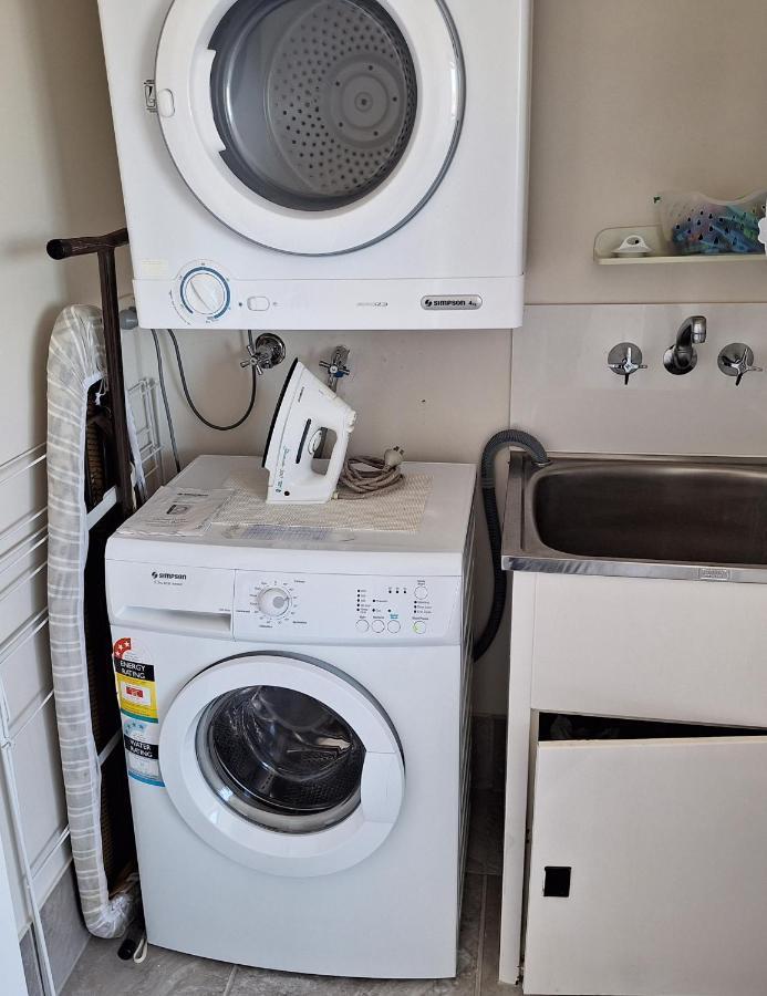 Supa Sized 3 Bedroom 2 Bath * Gold Coast