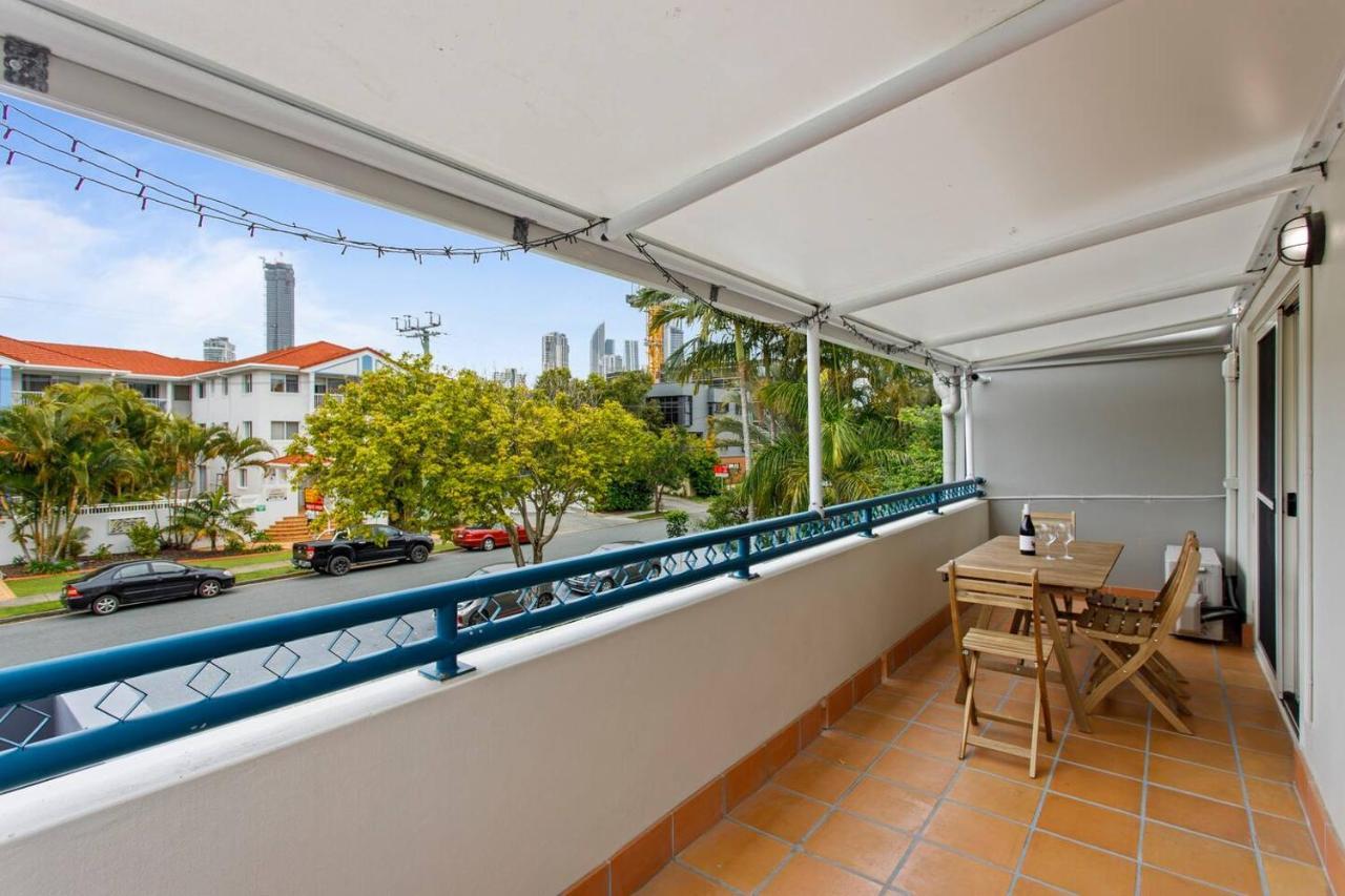 Apartment Deja Blue - Sunny Surfers Getaway On Chevron Island