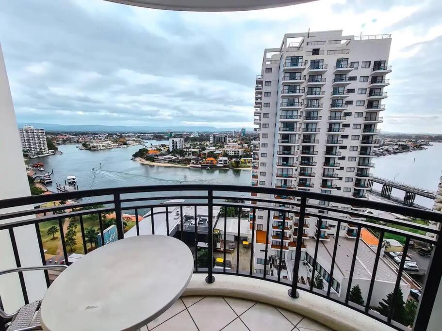 Apartment Chevron Renaissance 2br W/ Lovely Views *