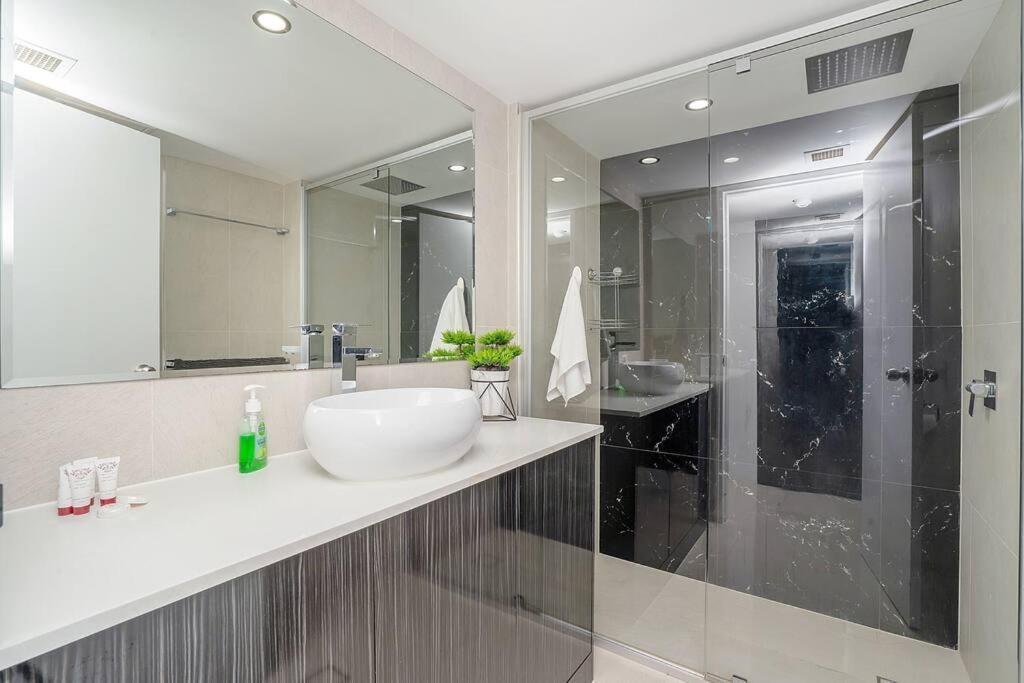 Bright 2b2b W/spectacular Main River Views * Gold Coast