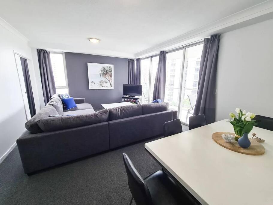 Chevron Renaissance 2br W/ Lovely Views *