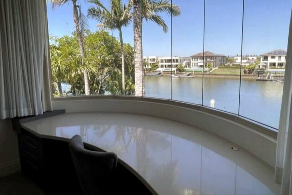 Holiday home Extravagant Waterfront Home! *
