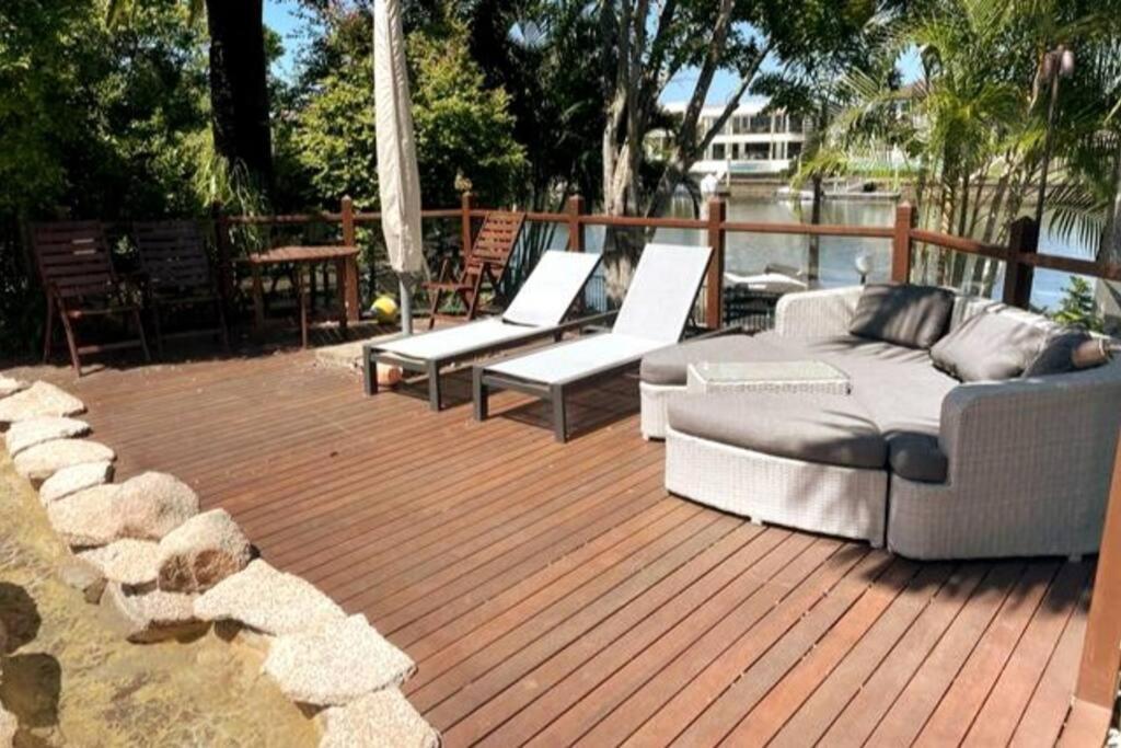 Extravagant Waterfront Home! Gold Coast