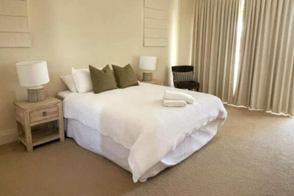 Holiday home Extravagant Waterfront Home! Gold Coast